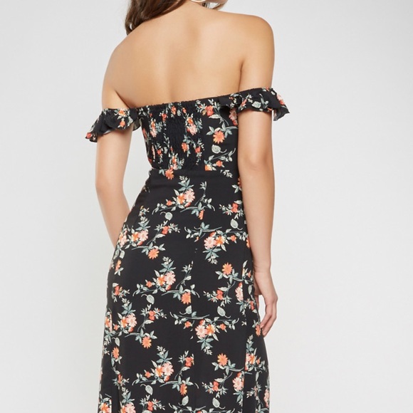 ❣️ Sale was 45$ down sizing ❣️ Off the shoulder floral maxi dress - Picture 3 of 3